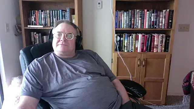 Vinyl22xh online show from June 2026 09:08:01 PM