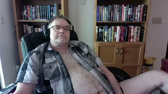 Vinyl22xh online show from May 2026 04:36:01 PM