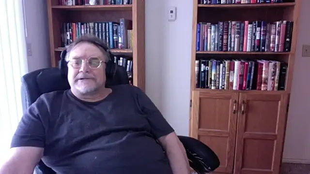 Vinyl22xh online show from April 2026 03:07:01 PM