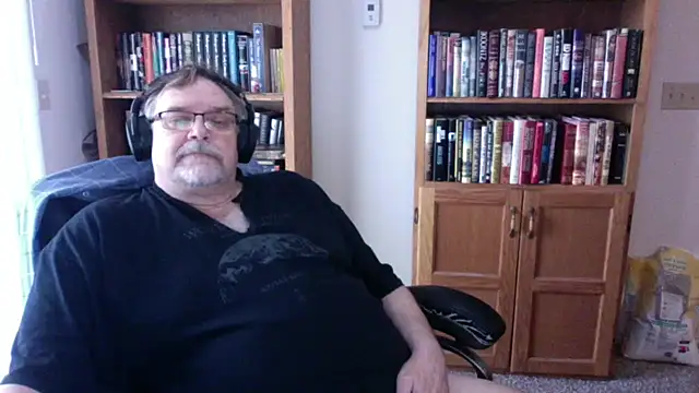 Vinyl22xh online show from April 2026 04:11:02 PM