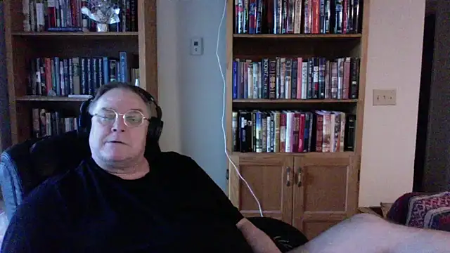 Vinyl22xh online show from May 2026 12:31:01 AM