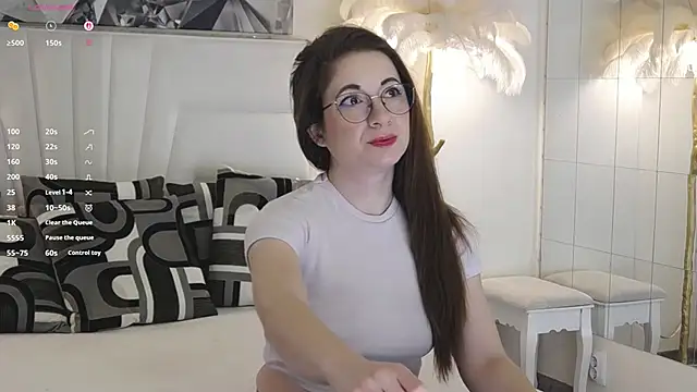 JennaClover online show from May 2026 05:00:01 AM