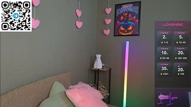 Snapshot of Selena_Lune chatting on November 2025 02:37:02 AM Selena Lune online show from November 2025 02:37:02 AM