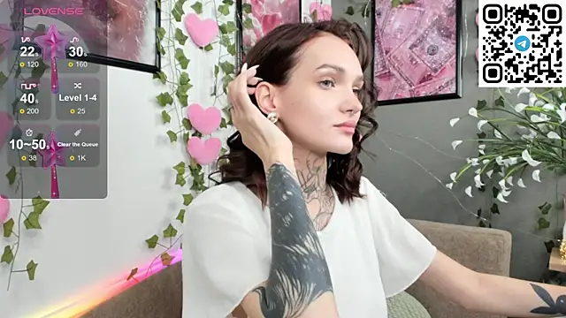 Snapshot of Selena_Lune chatting on September 2025 12:06:02 AM Selena Lune online show from September 2025 12:06:02 AM