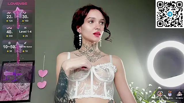 Snapshot of Selena_Lune chatting on October 2025 02:12:01 AM Selena Lune online show from October 2025 02:12:01 AM