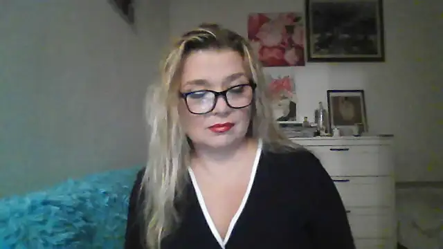 Snapshot of Myrienna chatting on October 2025 10:44:02 PM Myrienna online show from October 2025 10:44:02 PM