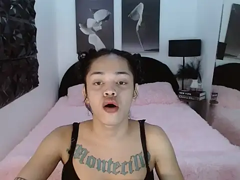 Snapshot of Yuriidelaveigne chatting on November 2025 08:29:02 AM Yuriidelaveigne online show from November 2025 08:29:02 AM