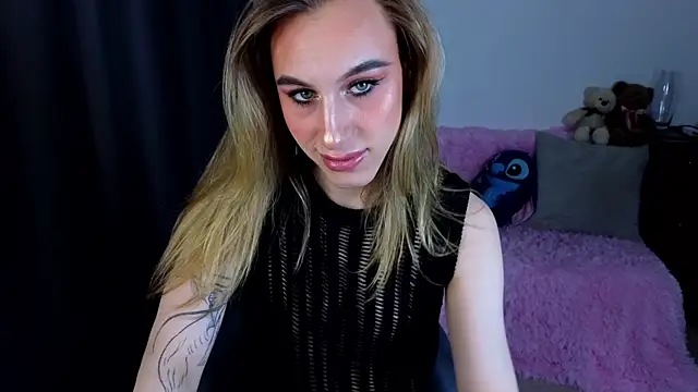 Snapshot of MiraBella10 chatting on October 2025 08:06:02 PM MiraBella10 online show from October 2025 08:06:02 PM