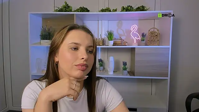 lola swon online show from October 2025 07:04:02 PM