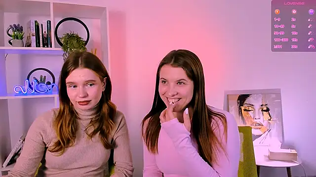 lola swon online show from October 2025 07:04:01 PM