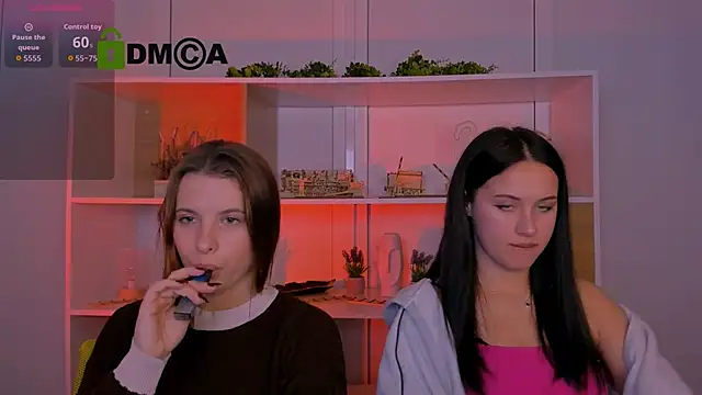 lola swon online show from October 2025 07:22:01 PM