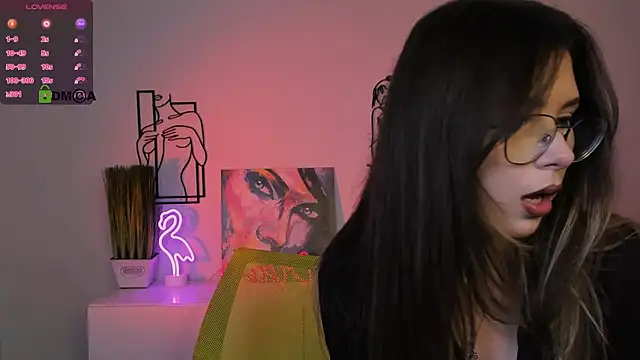lola swon online show from October 2025 08:39:02 PM