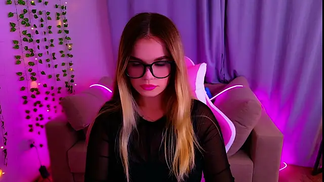 Snapshot of KellyHayden chatting on December 2025 05:33:01 PM KellyHayden online show from December 2025 05:33:01 PM