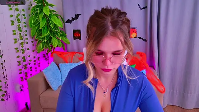 Snapshot of KellyHayden chatting on October 2025 03:34:02 PM KellyHayden online show from October 2025 03:34:02 PM