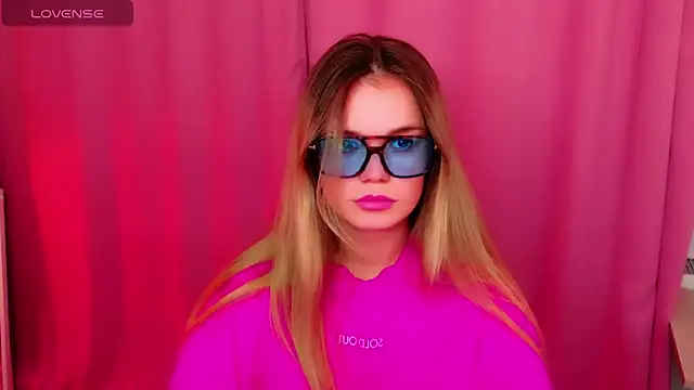 Snapshot of KellyHayden chatting on November 2025 06:19:02 PM KellyHayden online show from November 2025 06:19:02 PM