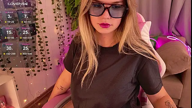 Snapshot of KellyHayden chatting on November 2025 01:32:02 PM KellyHayden online show from November 2025 01:32:02 PM