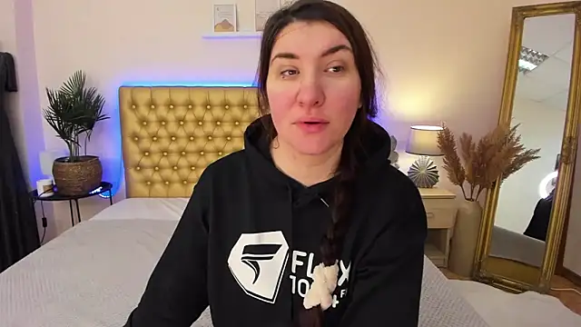 TrishaDarks online show from February 2026 06:22:01 AM