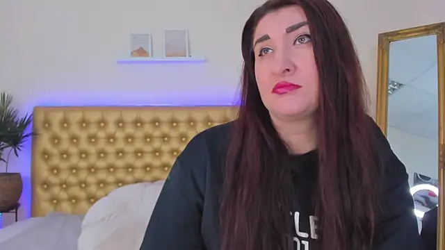 TrishaDarks online show from April 2026 05:09:01 AM