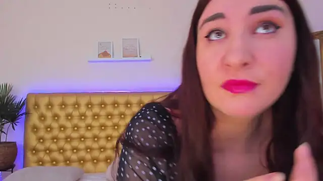 TrishaDarks online show from April 2026 06:03:01 AM