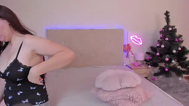 Snapshot of TrishaDarks chatting on December 2025 06:30:02 AM TrishaDarks online show from December 2025 06:30:02 AM