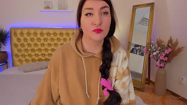 TrishaDarks online show from March 2026 06:17:01 AM