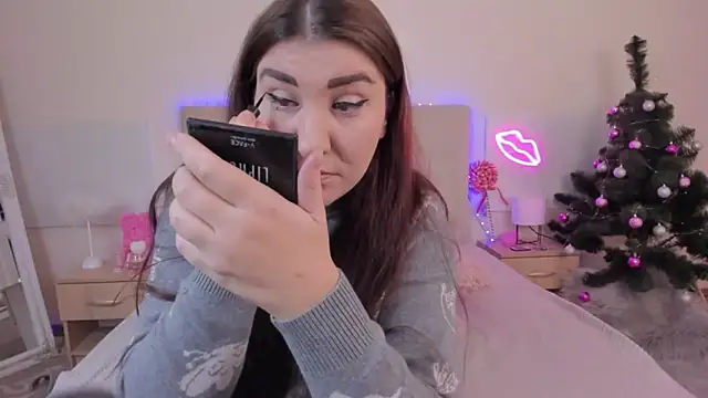 TrishaDarks online show from December 2025 06:49:02 AM