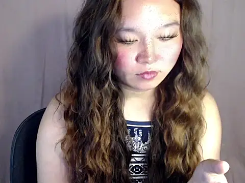 Eyes-on-me online show from November 2025 01:00:02 AM