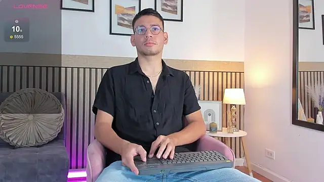 Snapshot of marcuswildx chatting on September 2025 05:53:02 PM marcuswildx online show from September 2025 05:53:02 PM