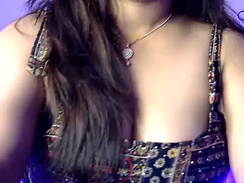 Aaliya02 online show from April 2026 10:11:01 AM