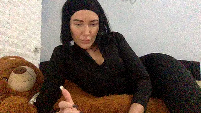 Veymoria online show from December 2025 11:26:02 AM