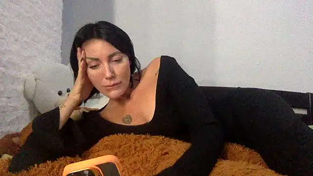 Snapshot of Veymoria chatting on October 2025 08:33:02 PM Veymoria online show from October 2025 08:33:02 PM