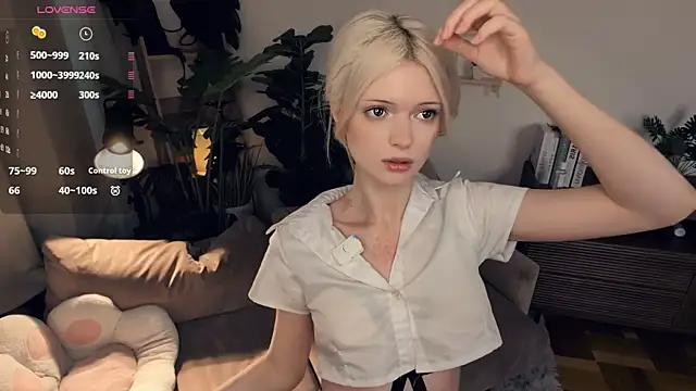 LaureMestler online show from April 2026 10:28:01 AM