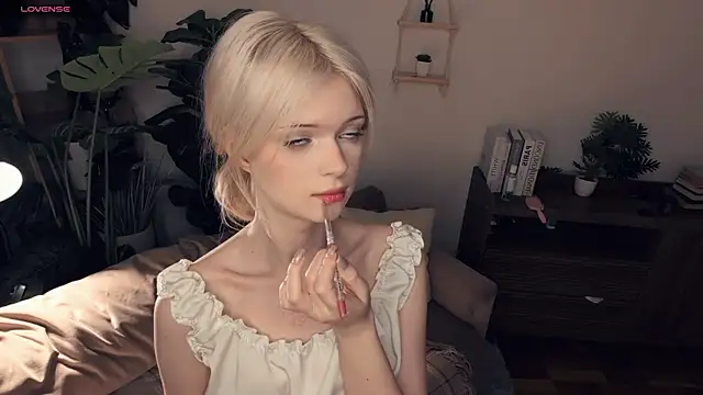 LaureMestler online show from April 2026 08:10:01 AM