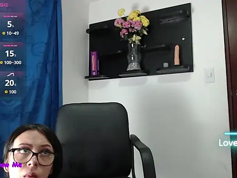 f3rnanda18 online show from September 2025 01:28:01 PM