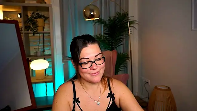 Snapshot of mrs_fllowerr chatting on December 2025 05:03:02 PM mrs fllowerr online show from December 2025 05:03:02 PM