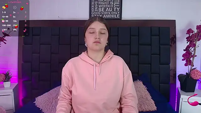 Krystal Heartss online show from October 2025 05:25:02 PM