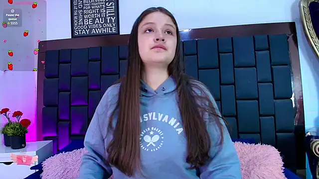 Krystal Heartss online show from November 2025 02:43:01 PM