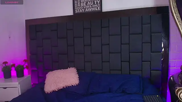 Krystal Heartss online show from October 2025 05:25:02 PM