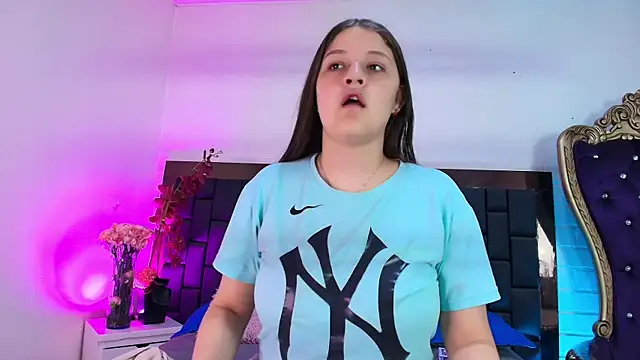 Krystal Heartss online show from November 2025 03:01:01 PM