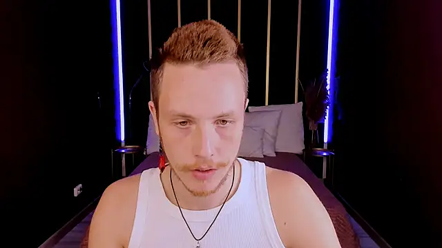 LeoMooree online show from October 2025 09:16:01 PM