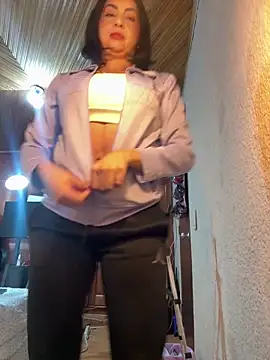 LlianneDiamond1 online show from November 2025 03:02:01 PM