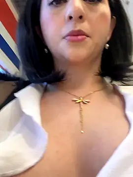 LlianneDiamond1 online show from December 2025 11:17:02 PM