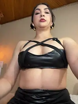 LlianneDiamond1 online show from July 2026 02:46:01 PM