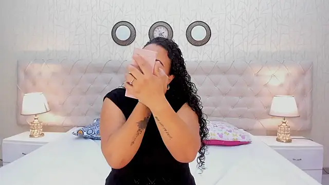 VaniaRose online show from November 2025 01:47:01 PM