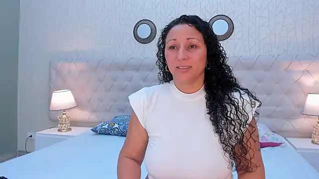 VaniaRose online show from November 2025 01:21:02 PM