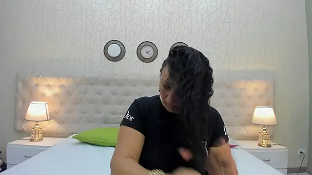 VaniaRose online show from December 2025 05:28:02 PM