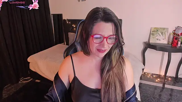 Hanna MA online show from November 2025 09:04:02 PM