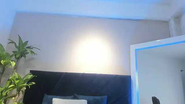 Iris Parkerr online show from October 2025 11:31:01 AM