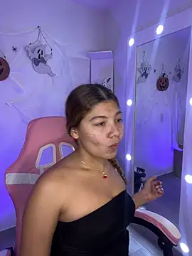Snapshot of Gaby_002 chatting on October 2025 02:13:02 AM Gaby 002 online show from October 2025 02:13:02 AM