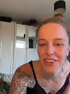 EmmieMaexox online show from October 2025 09:06:02 AM